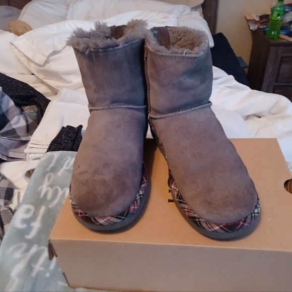 UGG BOOTS - Picture 1 of 6